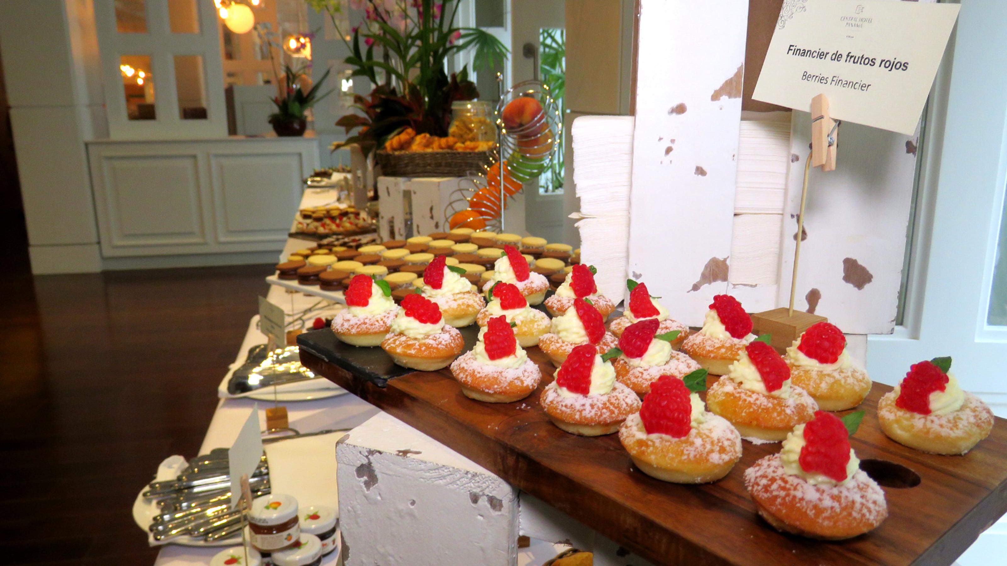 Central Hotel Panama Casco Viejo Exteriör bild A display of French pastries