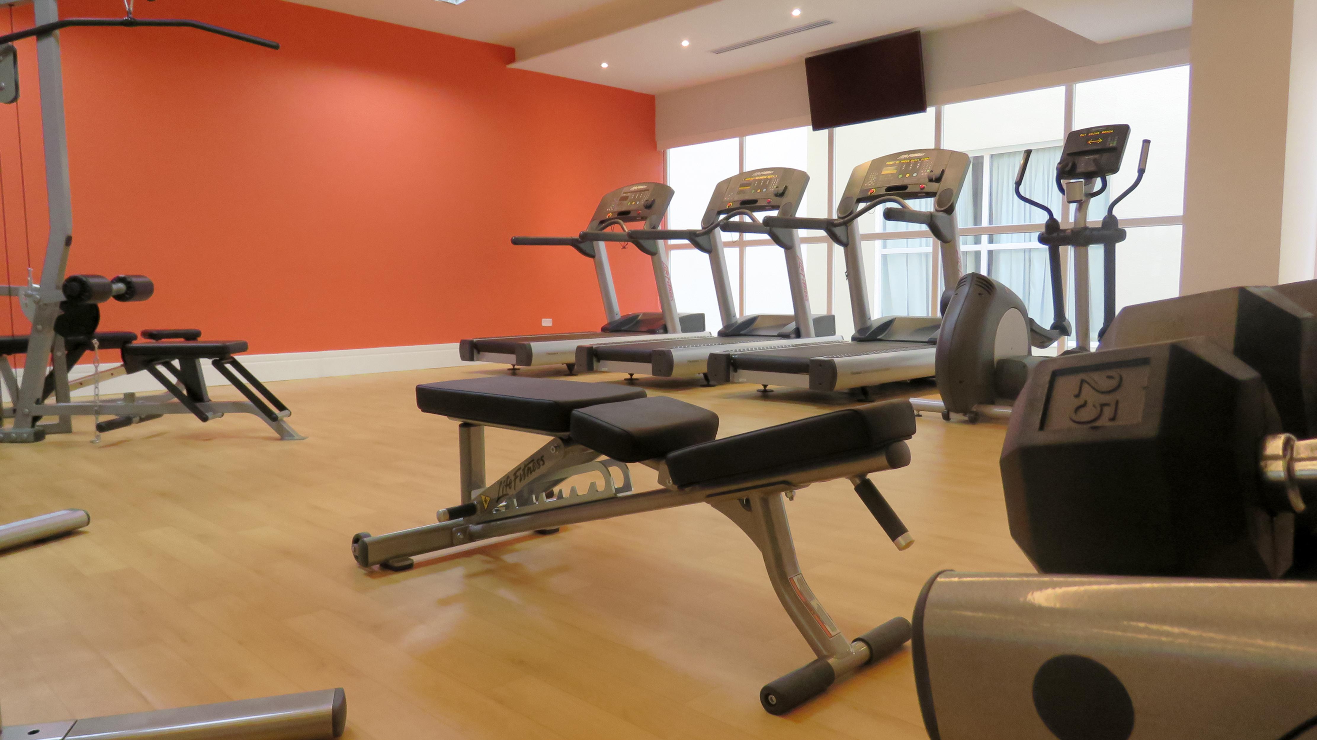Central Hotel Panama Casco Viejo Exteriör bild A typical gym