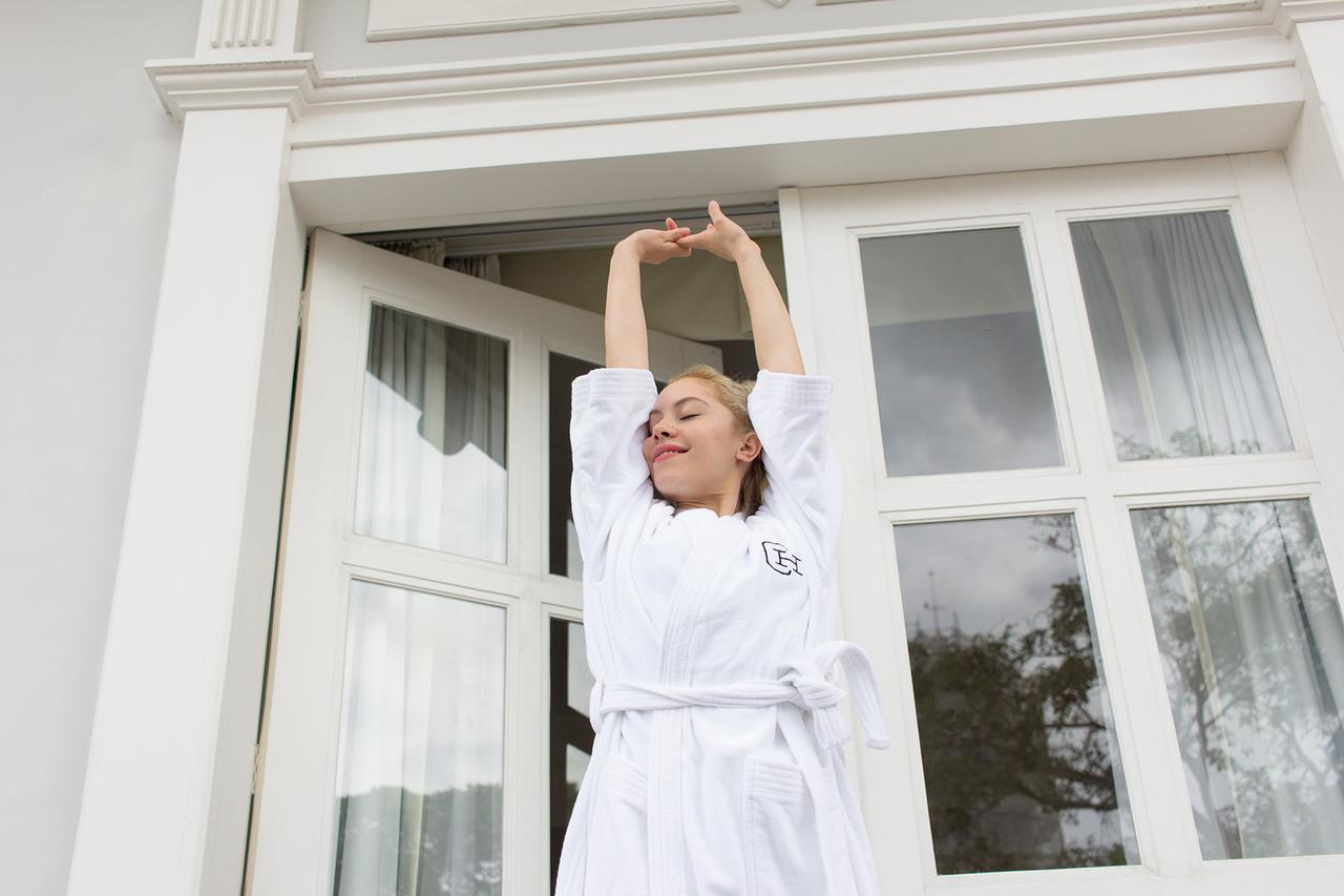 Central Hotel Panama Casco Viejo Exteriör bild A woman wearing a bathrobe