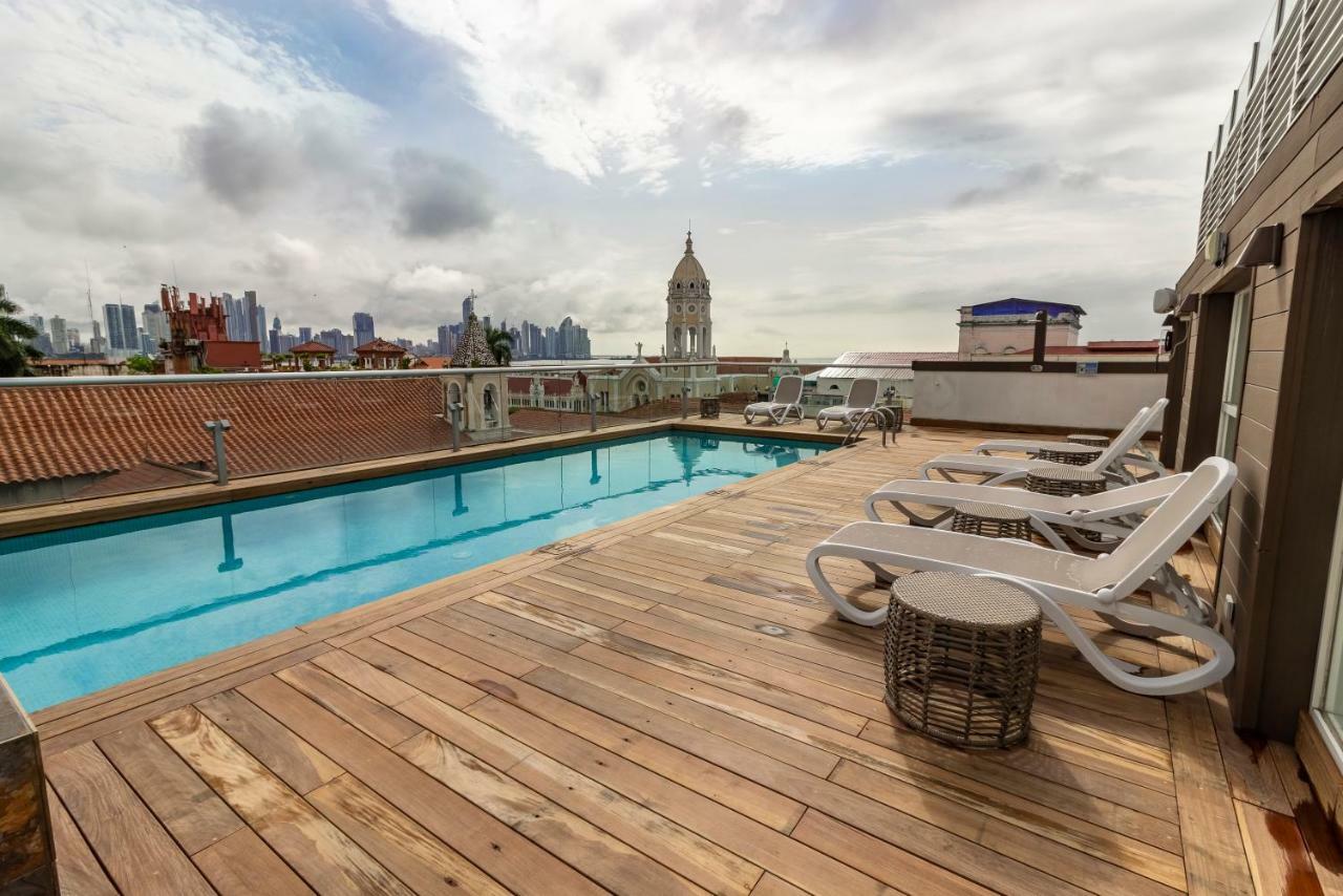 Central Hotel Panama Casco Viejo Exteriör bild Rooftop pool at Hotel Icon